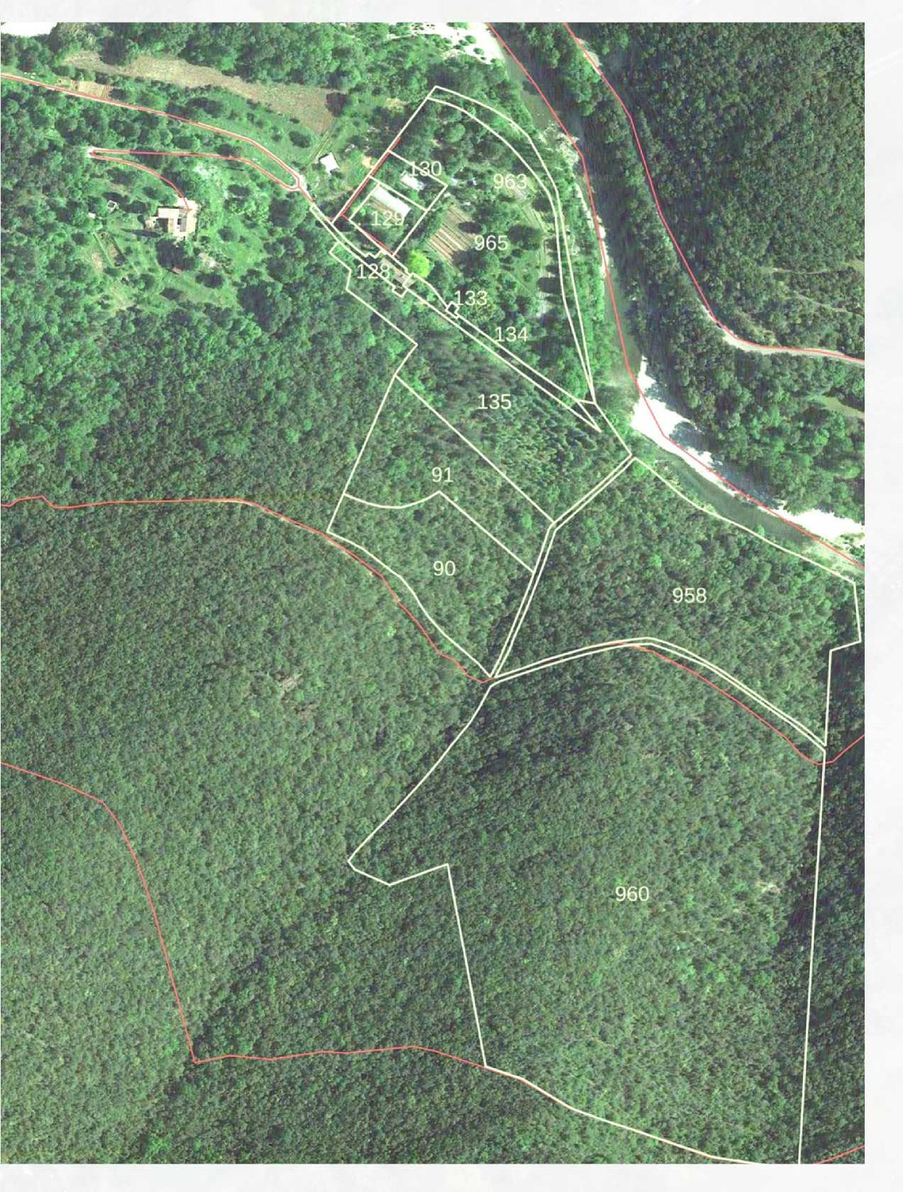 Vue aérienne des 14 hectares du Cambon en bord de Gardon